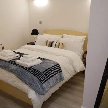 Stylish 2 Bedrooms, 2 Bathrooms With Workspace In Milton Keynes Exterior photo